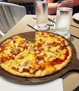 GF Hawaiian Pizza